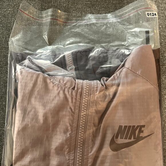 NikeWomans Sportswear Hooded Wind Runner Jacket, 2 Toned Purple Plum Size: XL - Picture 14 of 14